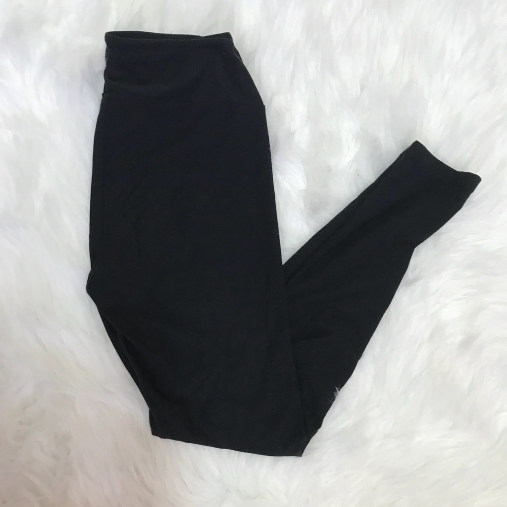 *SOLD* Lularoe Solid Black Leggings OS